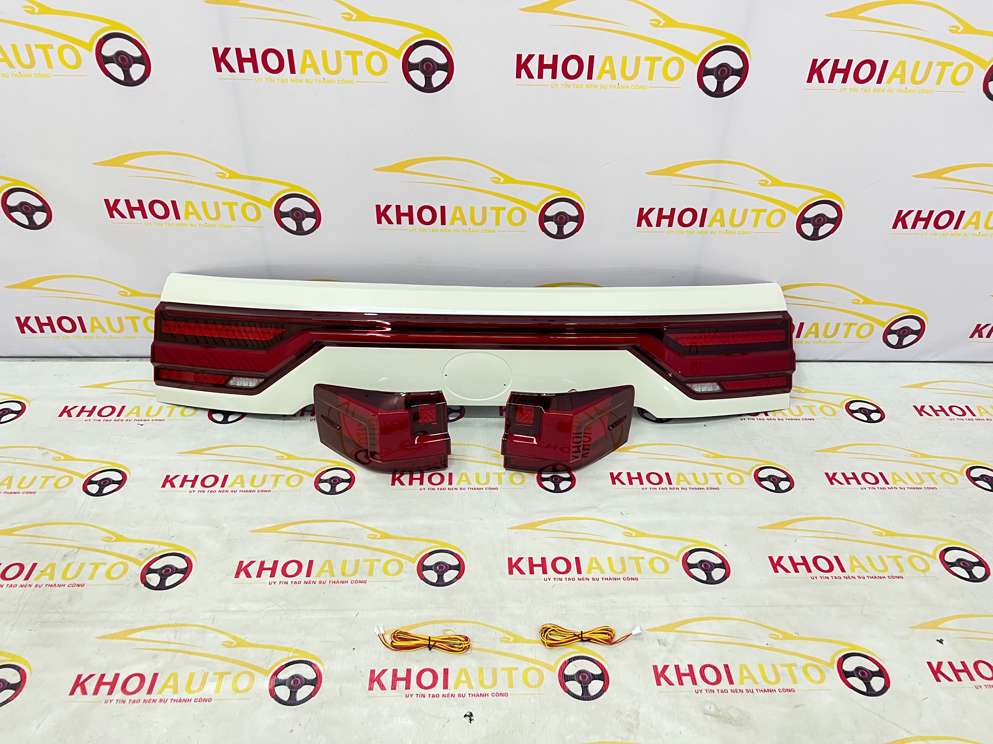 Đèn Hậu LED Ngang  TOYOTA Land Cruiser LC300 2022-2025 OEM   (3).jpg