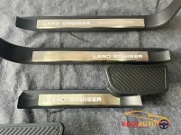 Ốp Bậc Cửa Chống Trầy Có Đèn Cho Toyota Land Cruiser LC200 (2016-2020)  Hàng Cao Cấp (6).jpg